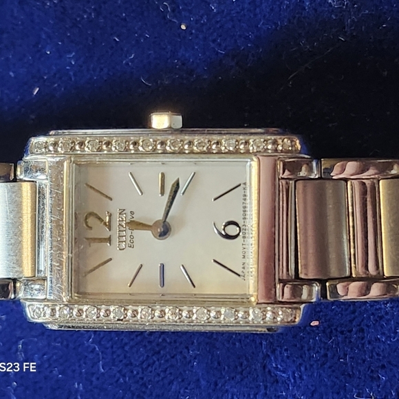 Vintage Y2K Womens Citizen Eco-Drive Tank Watch with simulated diamond bezel - Picture 8 of 8